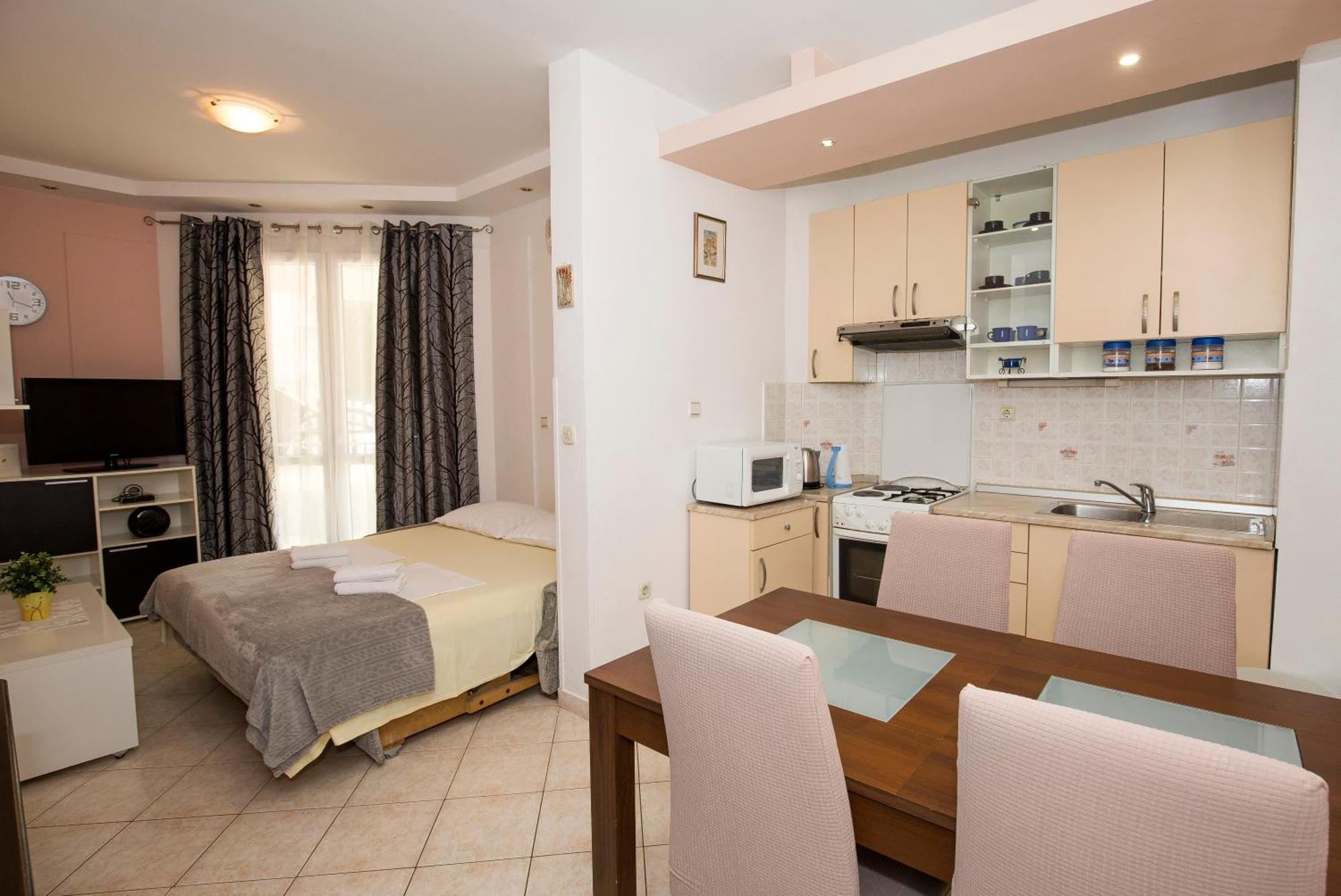 Apartman Roza Omis Bagian luar foto