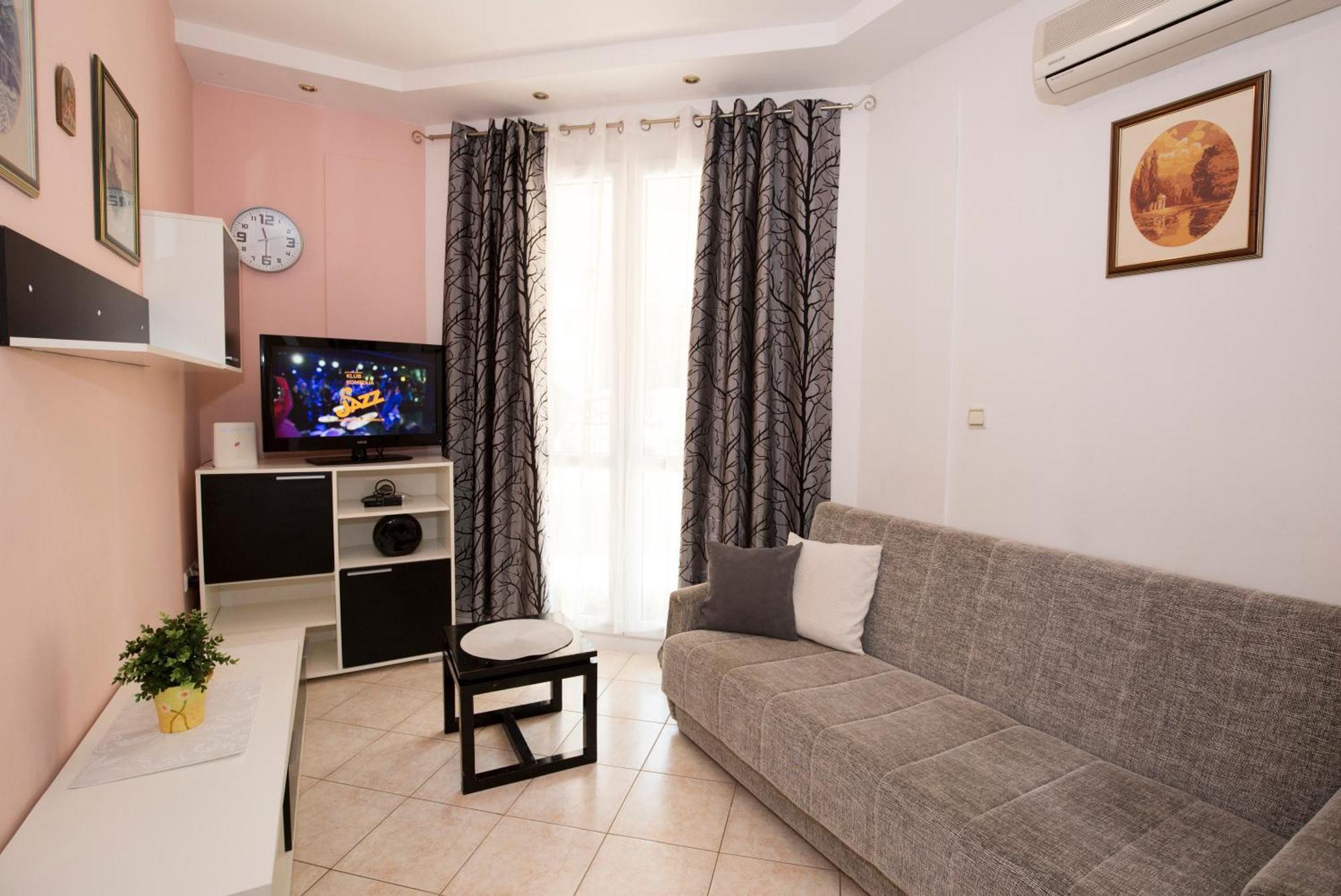 Apartman Roza Omis Bagian luar foto