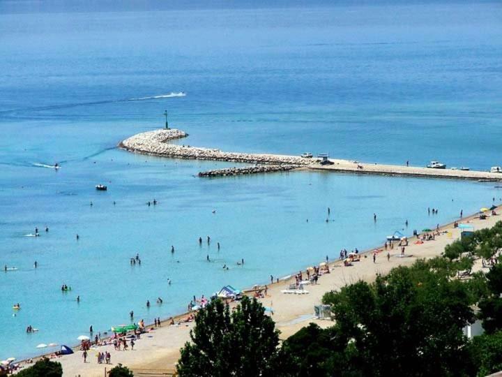 Apartman Roza Omis Bagian luar foto