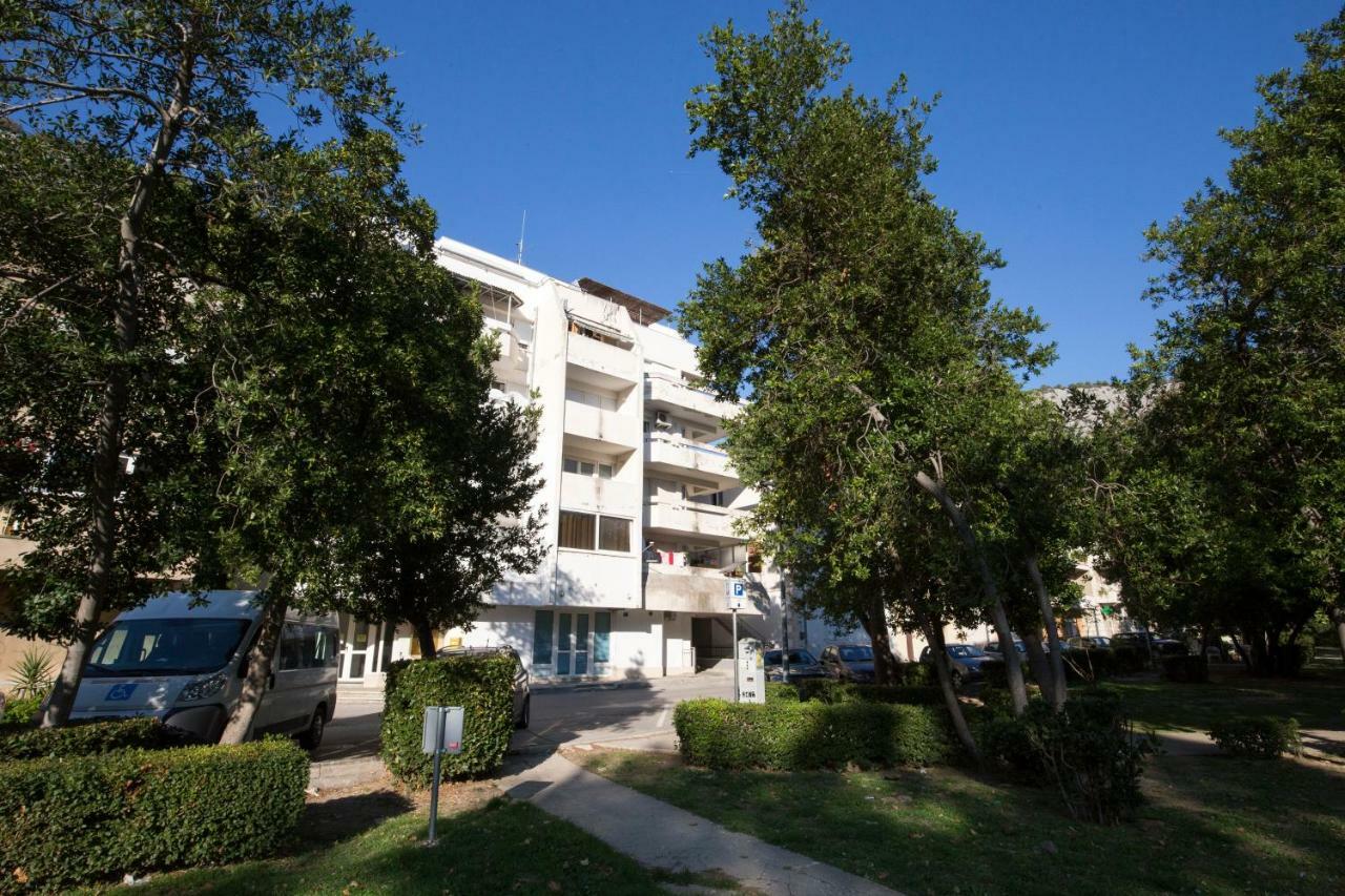 Apartman Roza Omis Bagian luar foto