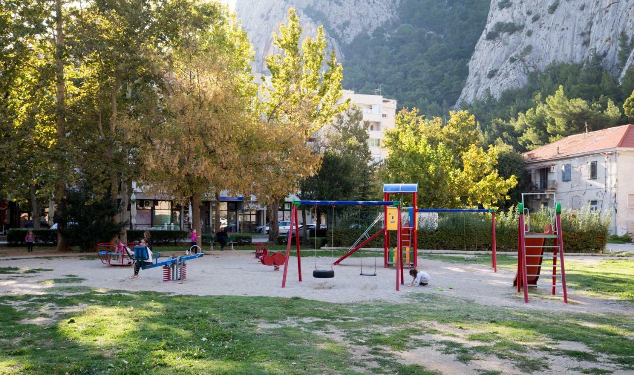 Apartman Roza Omis Bagian luar foto